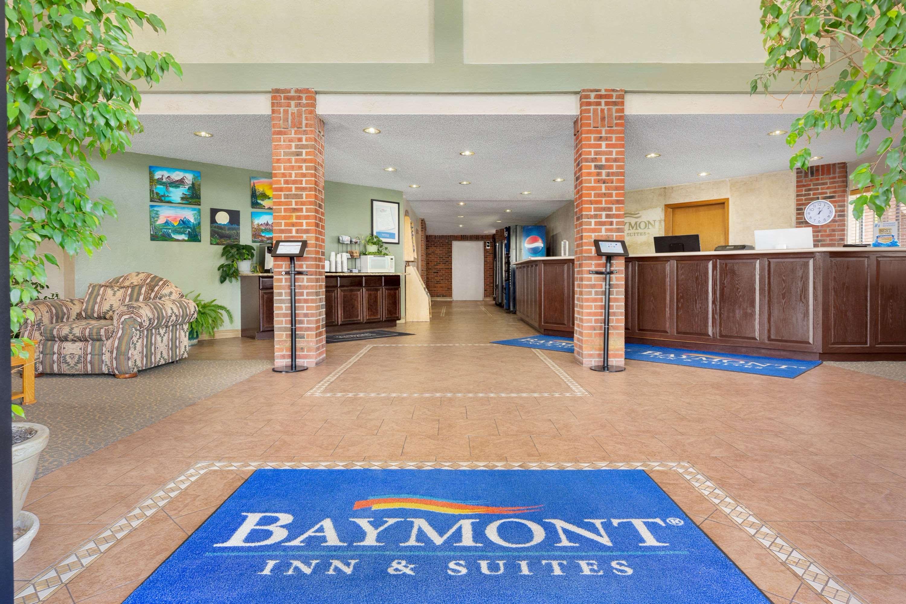 Baymont By Wyndham Кортес Екстер'єр фото